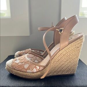 Elegant Lace Wedge Sandals - Tan